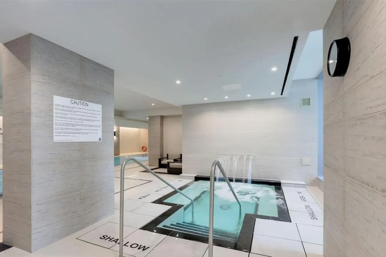 Cozy Condo Near Restaurant Ttc 0*, 多伦多