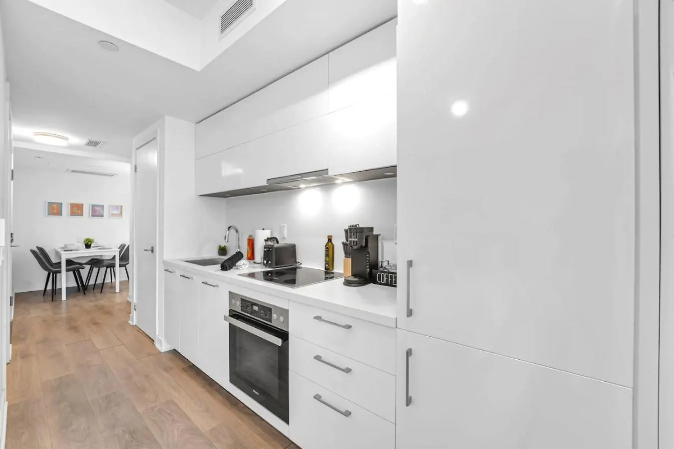 Cozy Condo Near Restaurant Ttc 多伦多