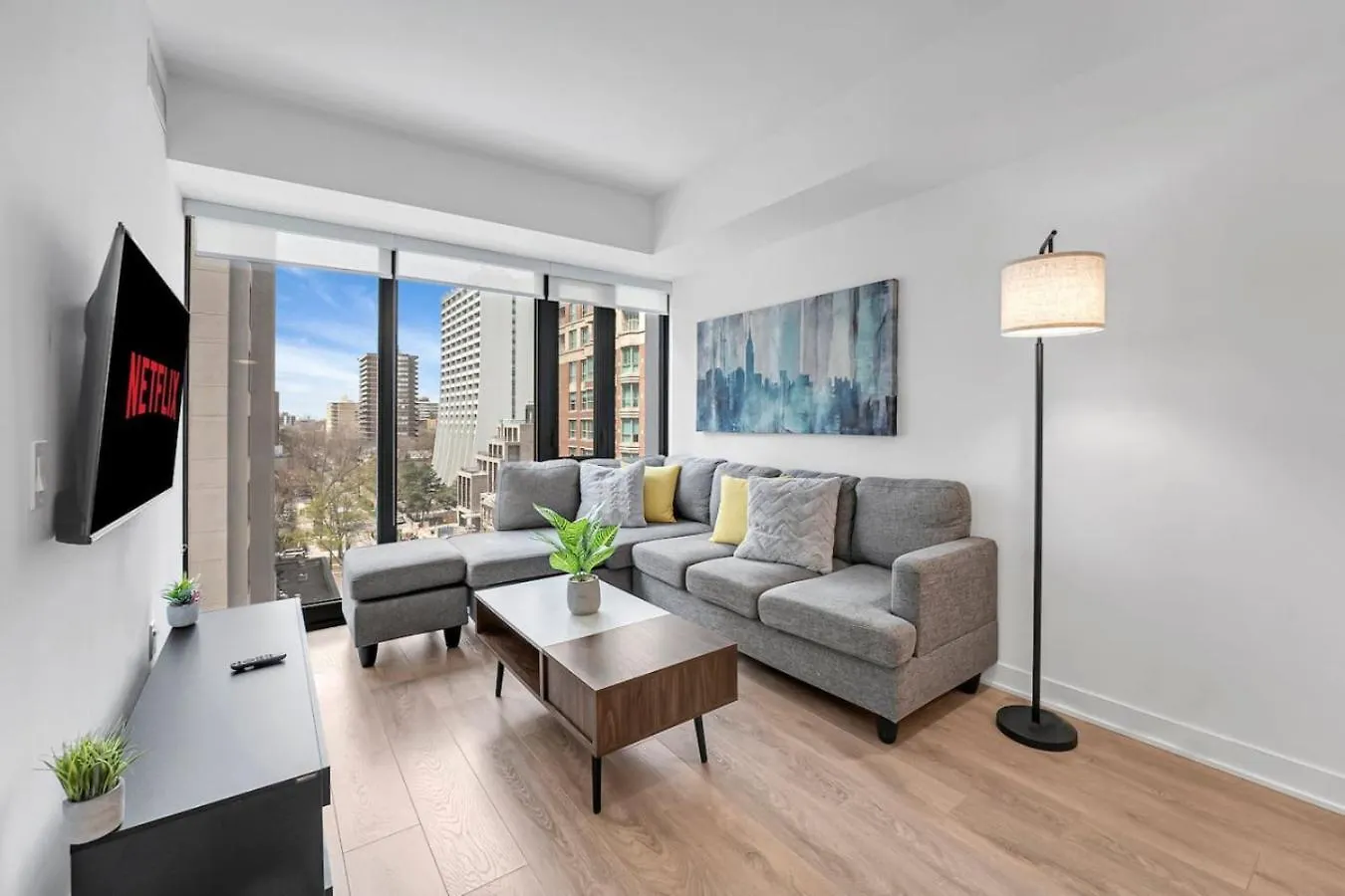 Cozy Condo Near Restaurant Ttc 公寓