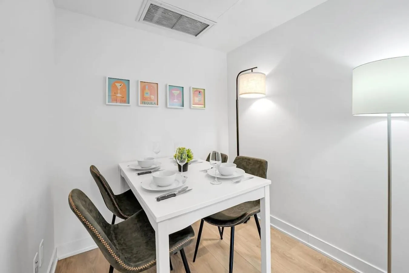 Cozy Condo Near Restaurant Ttc